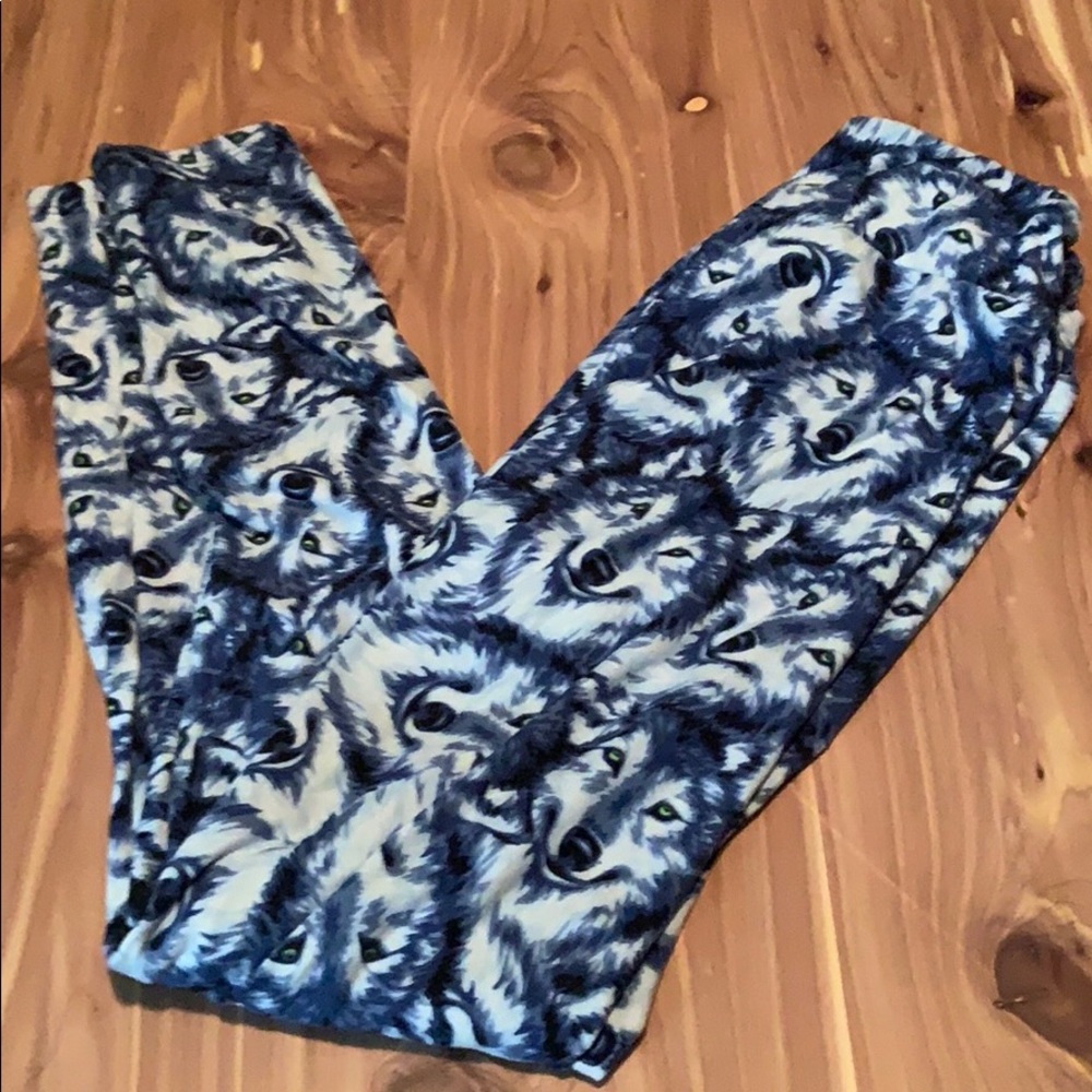 Lularoe wolf /dog leggings